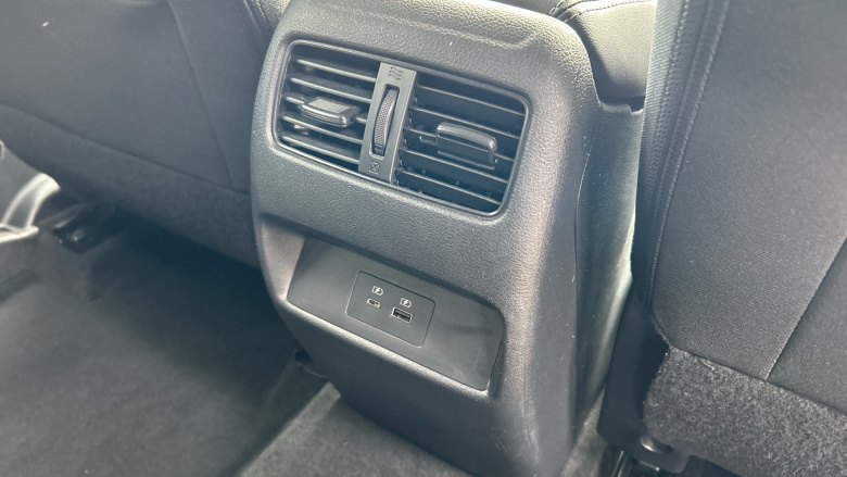 Nissan Qashqai 1.3 DiG-T MH N-Connecta 5dr Petrol Hatchback